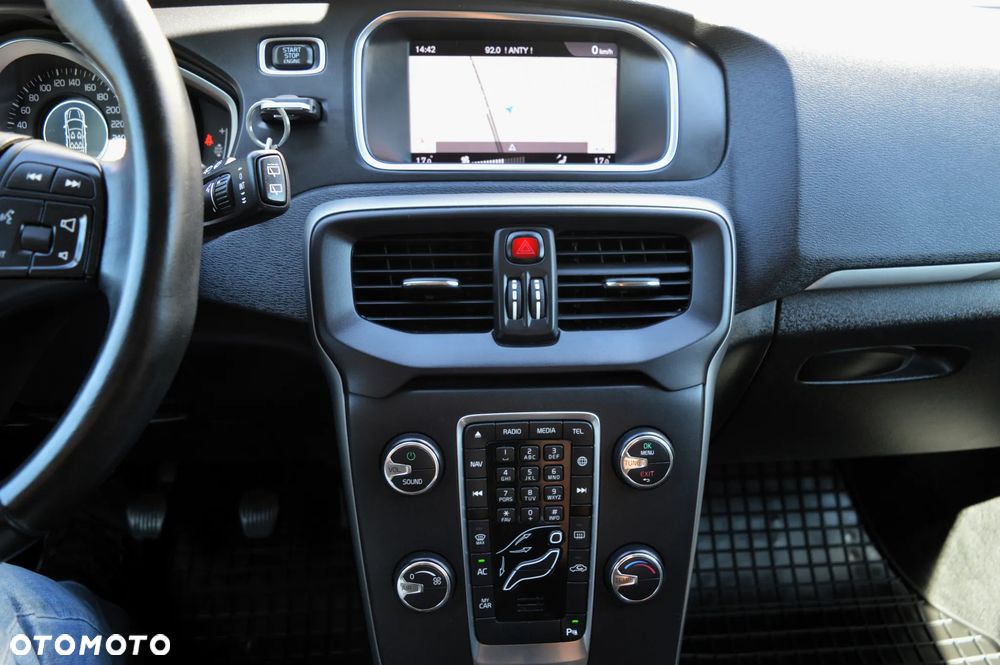 Volvo V40 T2 Momentum - 14