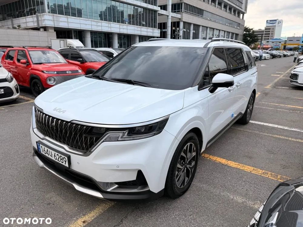Kia Carnival - 1