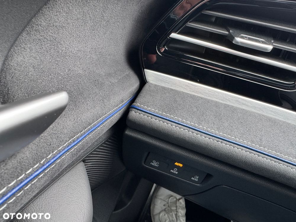 Volkswagen Passat Variant 2.0 TDI SCR DSG R-Line - 39