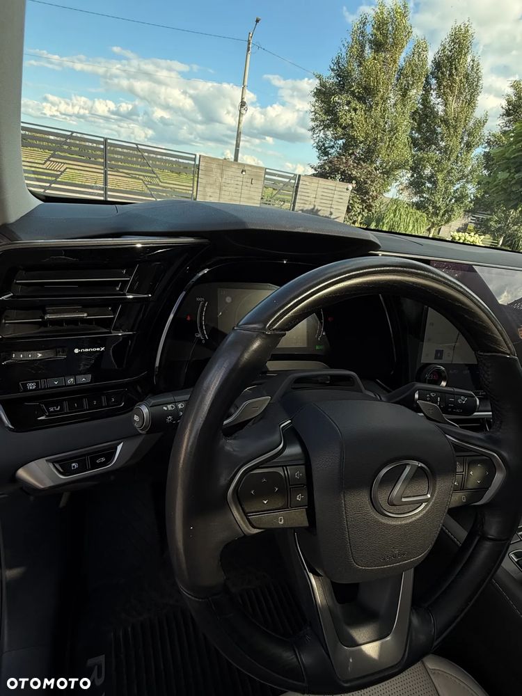 Lexus RX 450h+ Omotenashi - 22
