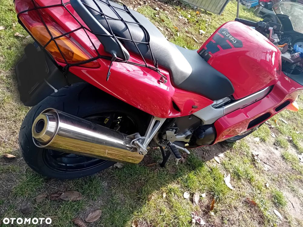 Honda VFR - 3