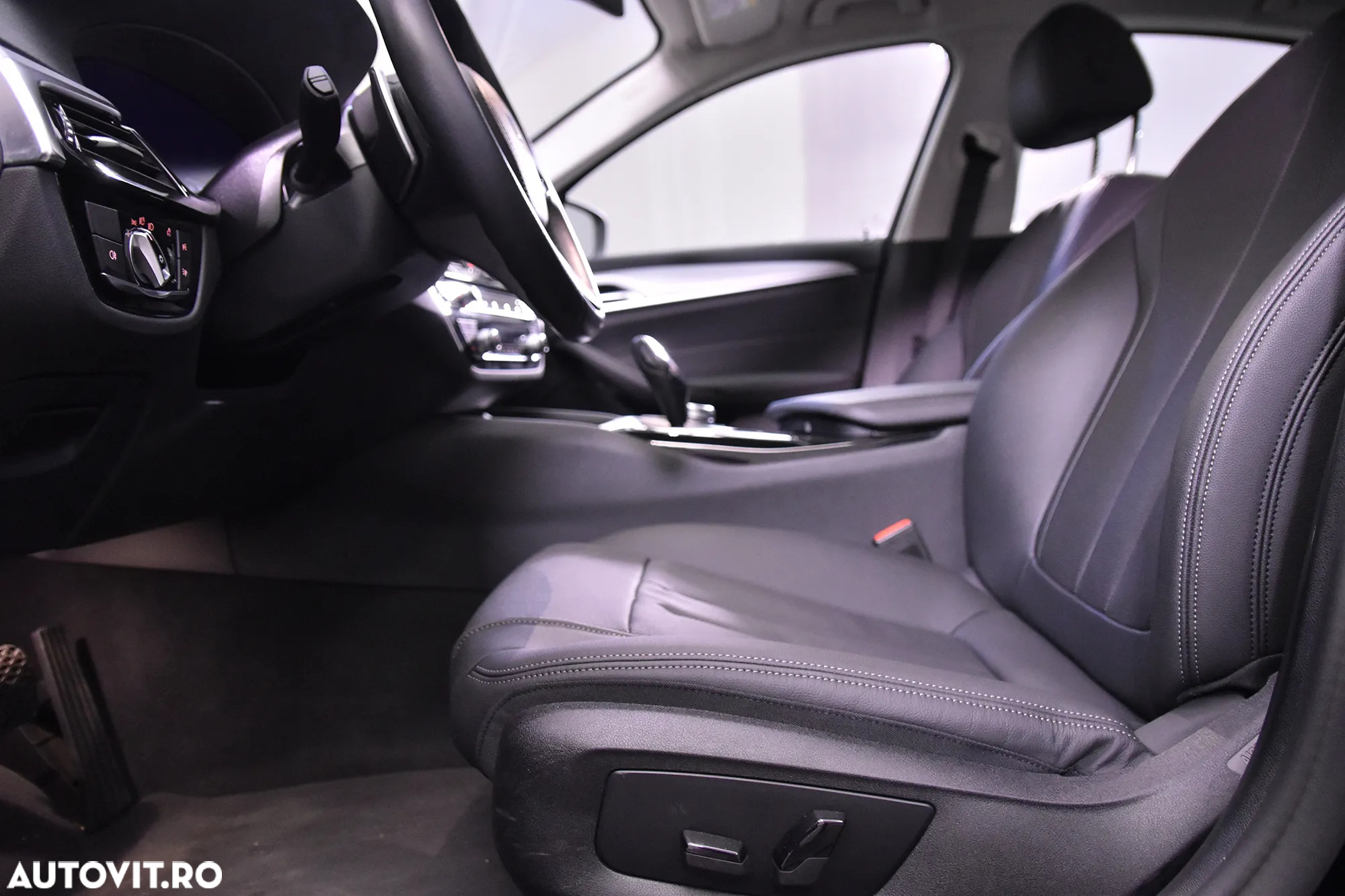 BMW Seria 5 518d AT MHEV - 25
