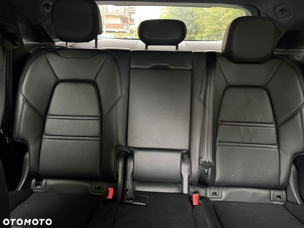 Porsche Cayenne Coupe E-Hybrid - 7