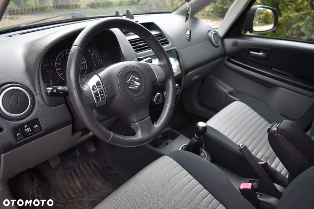 Suzuki SX4 1.6 GS / Premium - 9