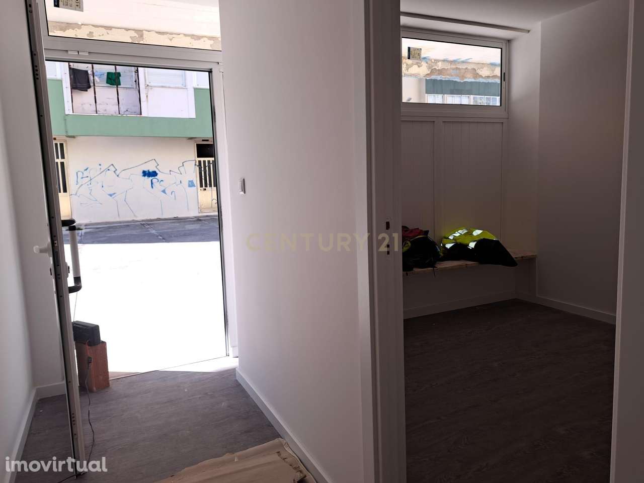Loja dividida e convertida em 2 Apartamentos, Rio de Mouro - Possibili - Grande imagem: 5/10