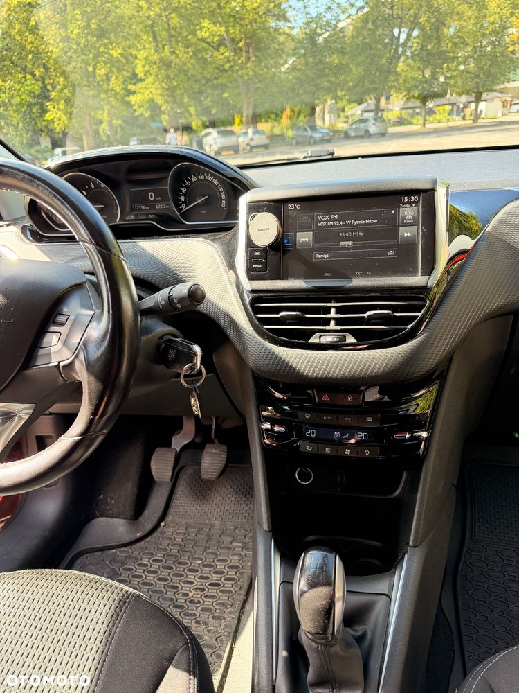 Peugeot 208 - 18