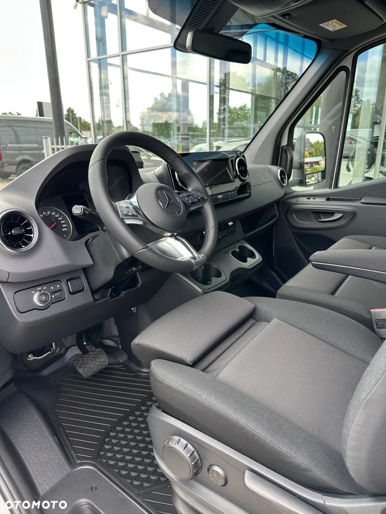 Mercedes-Benz Sprinter - 12