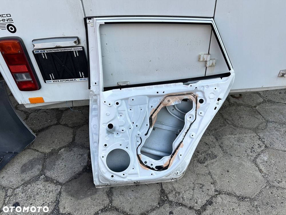 DRZWI PRAWE TYLNE PRAWY TYŁ TOYOTA COROLLA E21 KOMBI 19- - 5