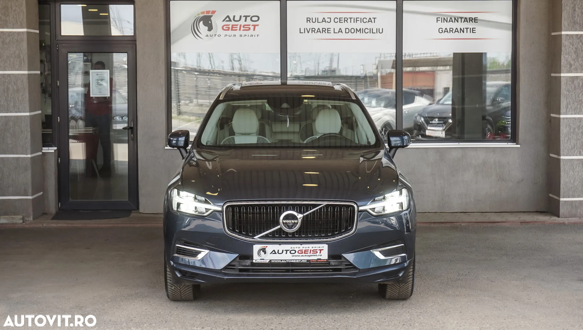 Volvo XC 60 T8 Twin Engine AWD Geartronic Momentum - 3