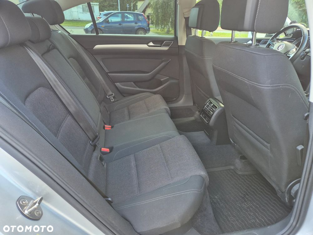 Volkswagen Passat 2.0 TDI SCR Comfortline DSG - 17