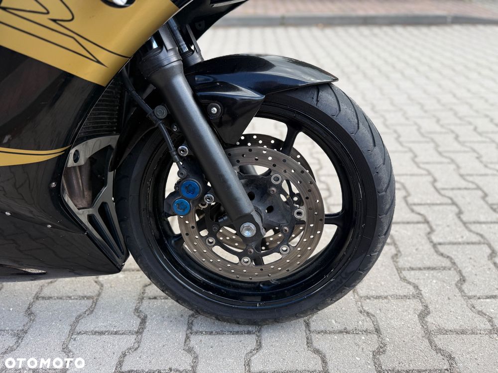 Yamaha R6 - 6