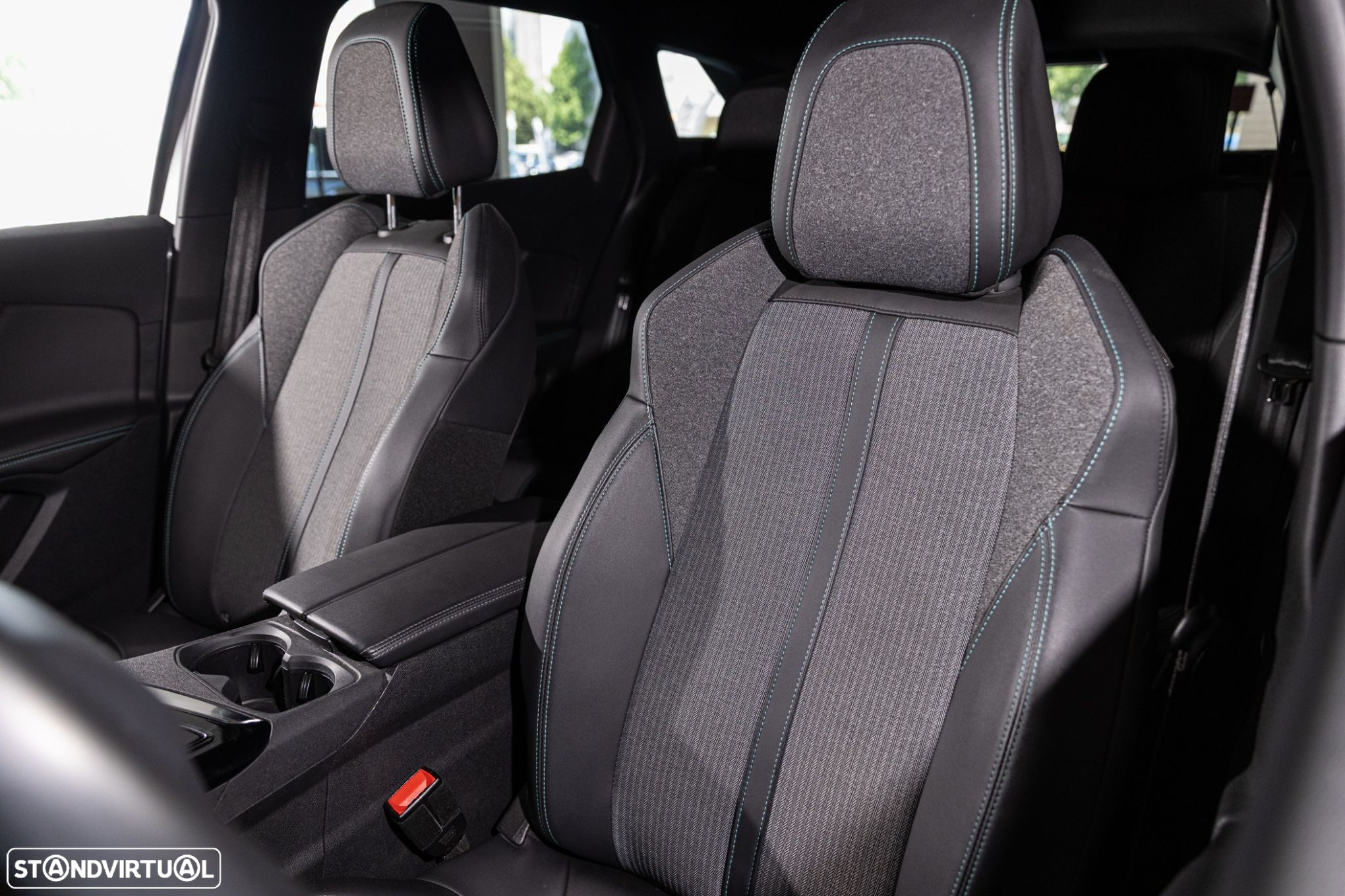 Peugeot 3008 1.6 Hybrid Allure e-EAT8 - 26