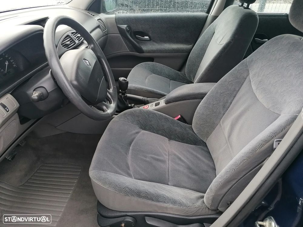 Renault Laguna - 5