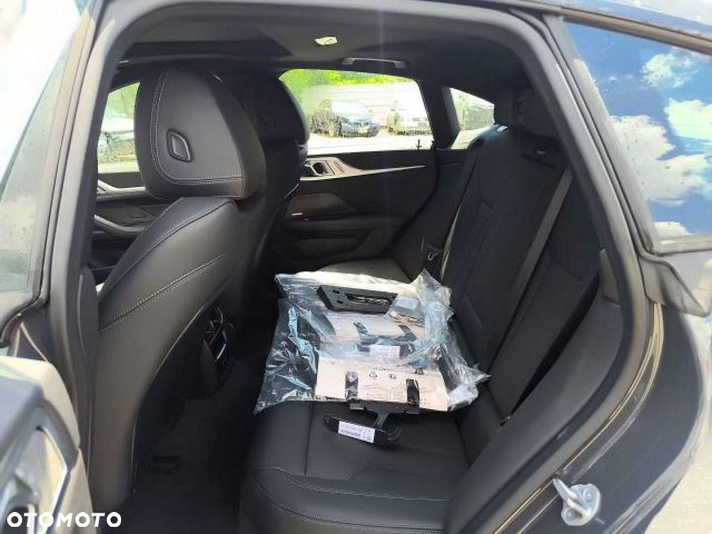 BMW i4 - 13