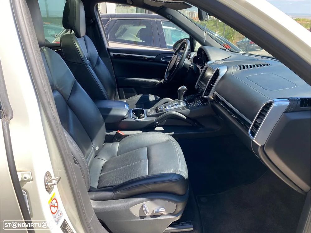 Porsche Cayenne S Hybrid - 26