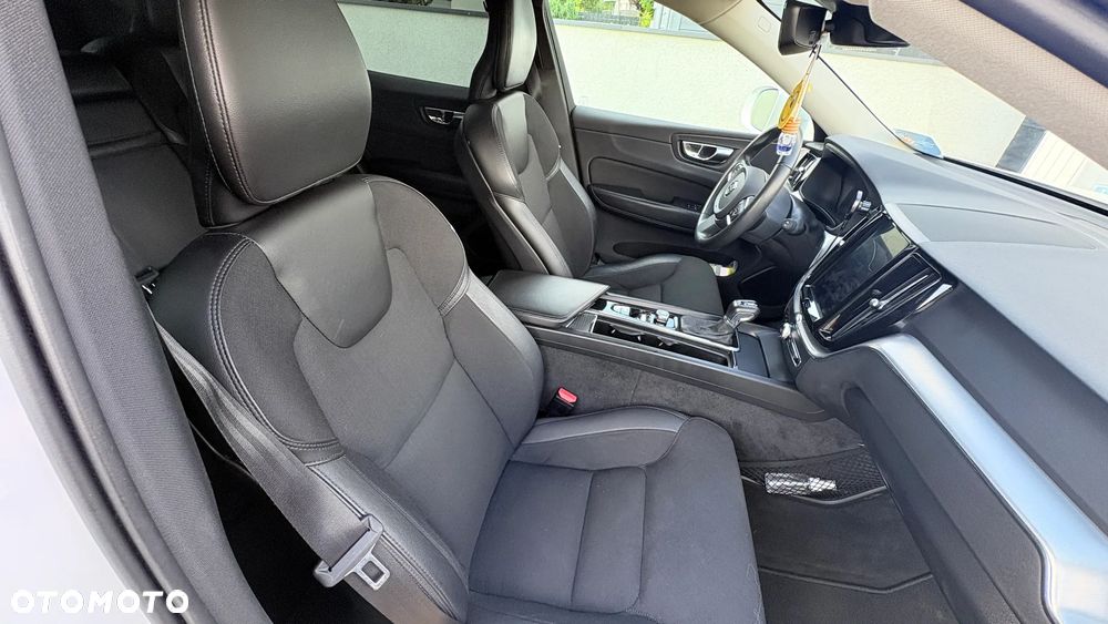 Volvo XC 60 T4 Momentum - 7