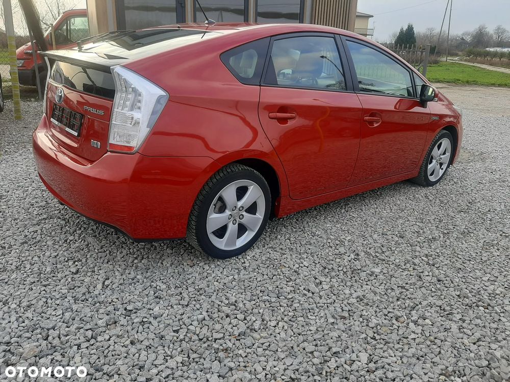 Toyota Prius (Hybrid) Executive - 12