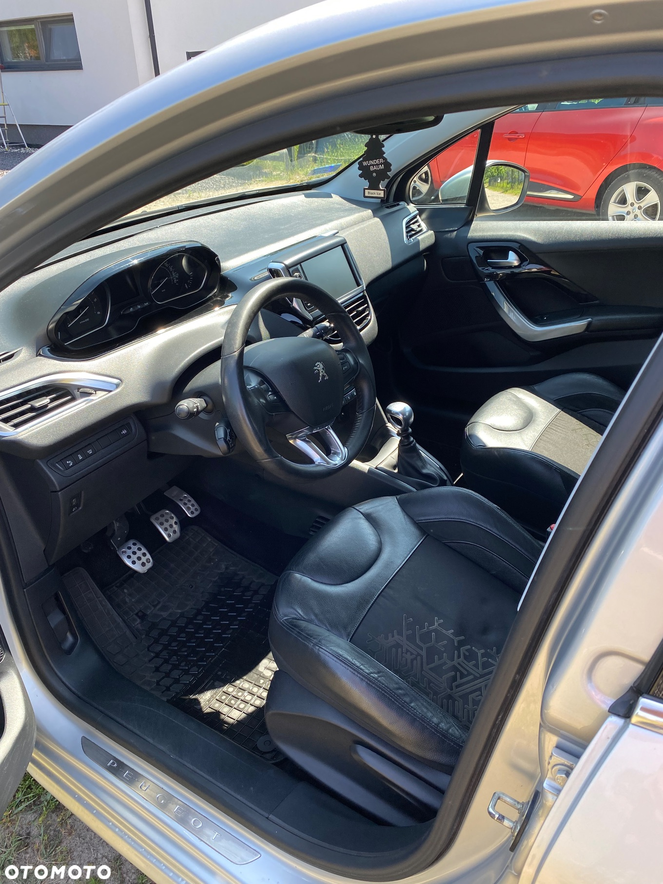 Peugeot 208 - 5