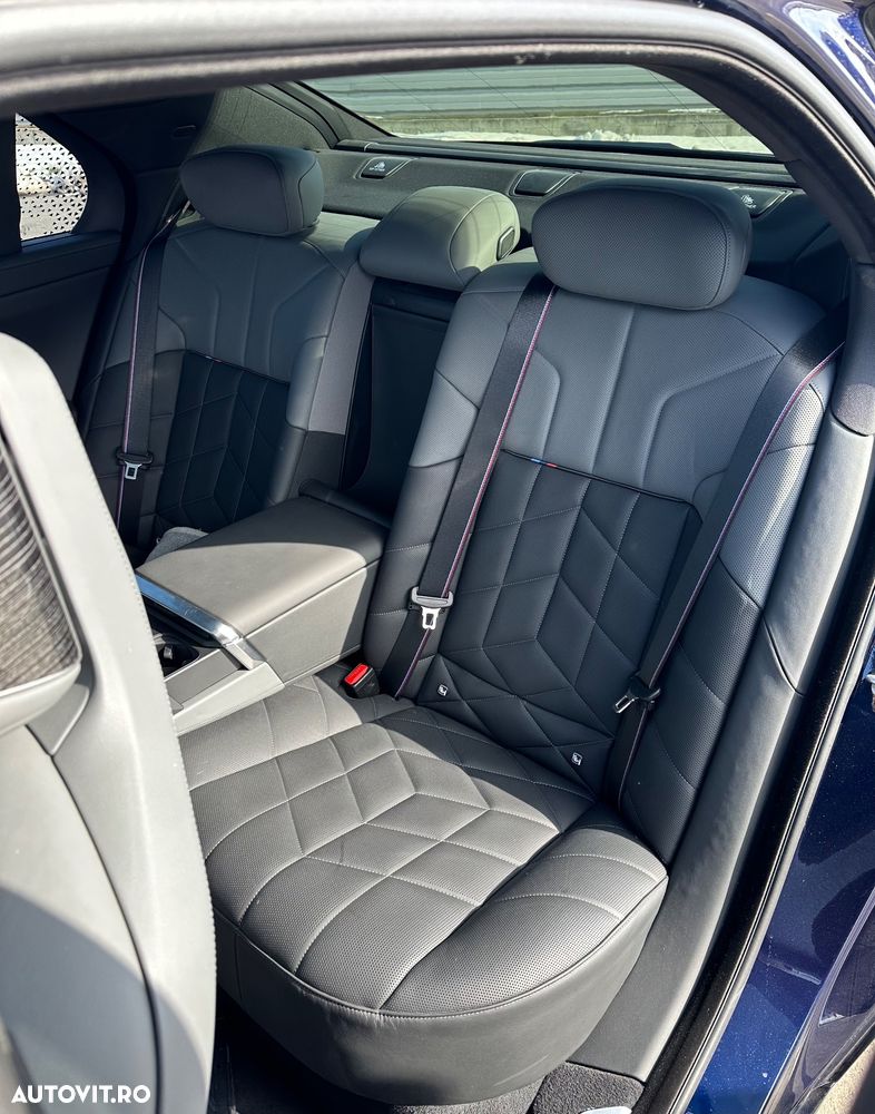 BMW Seria 7 740d xDrive MHEV - 10