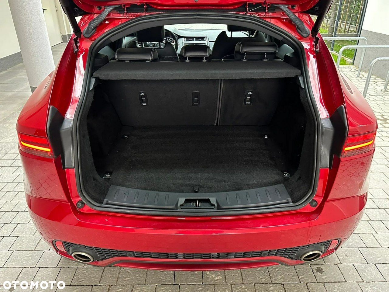 Jaguar E-Pace - 12