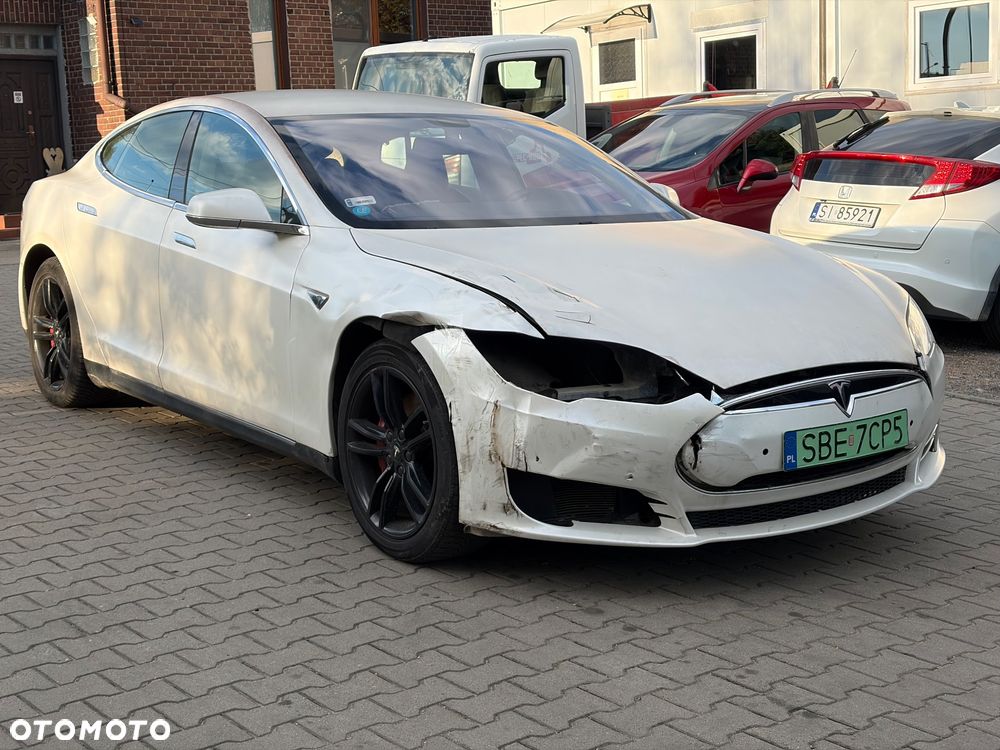 Tesla Model S - 1