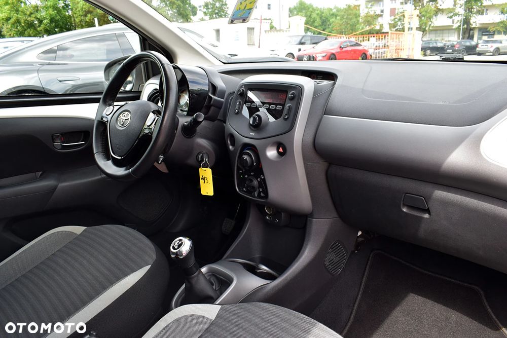 Toyota Aygo x-trend - 9
