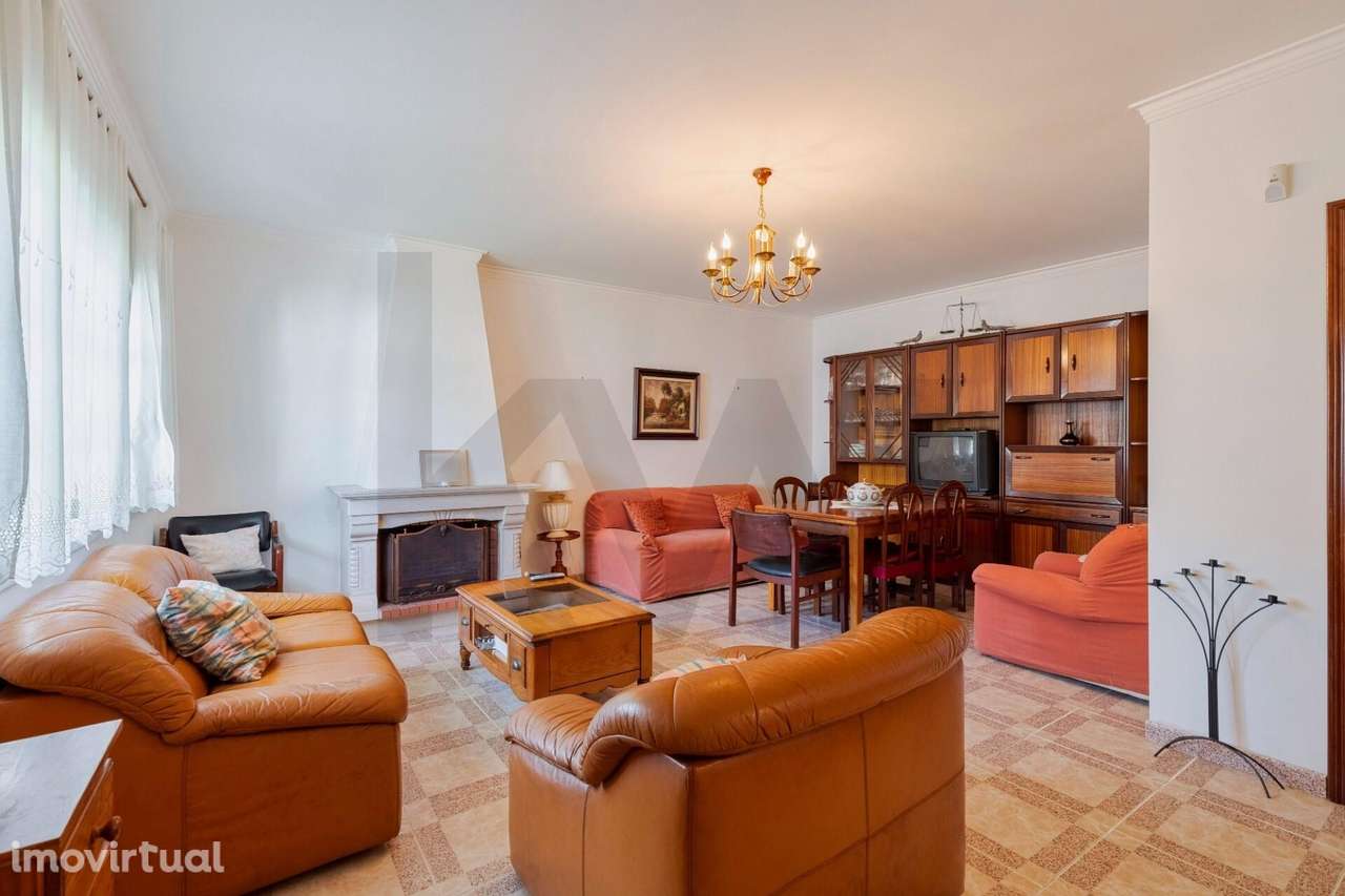 Moradia T5 como Nova com Jardim e Terreno de 402 m2 no Feijó - Grande imagem: 4/28