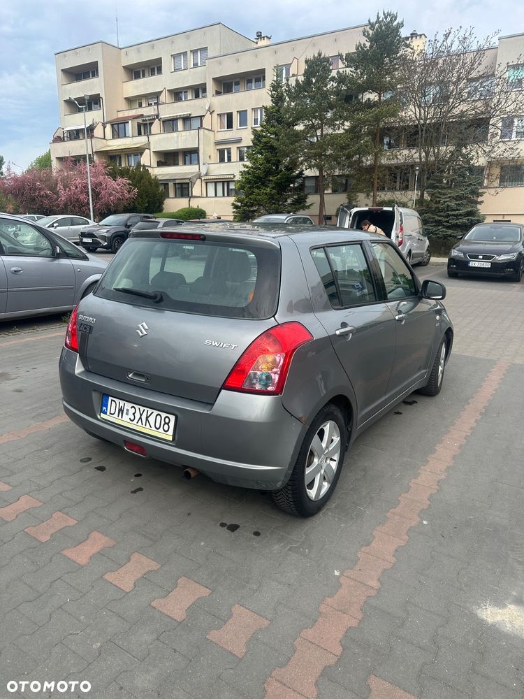 Suzuki Swift 1.3 DDiS GLX / Comfort - 4