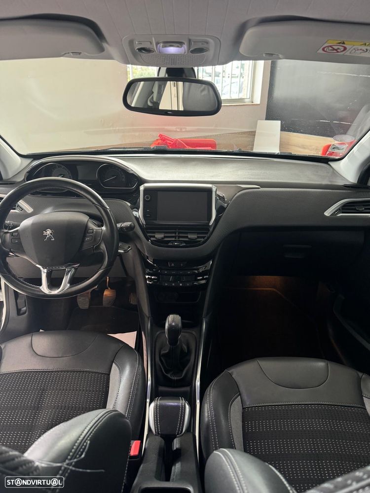 Peugeot 2008 PureTech 82 Allure - 16