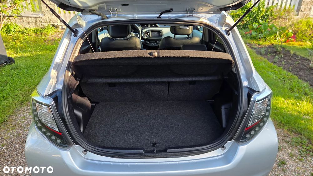 Toyota Yaris Hybrid 100 Selection Platinum - 8