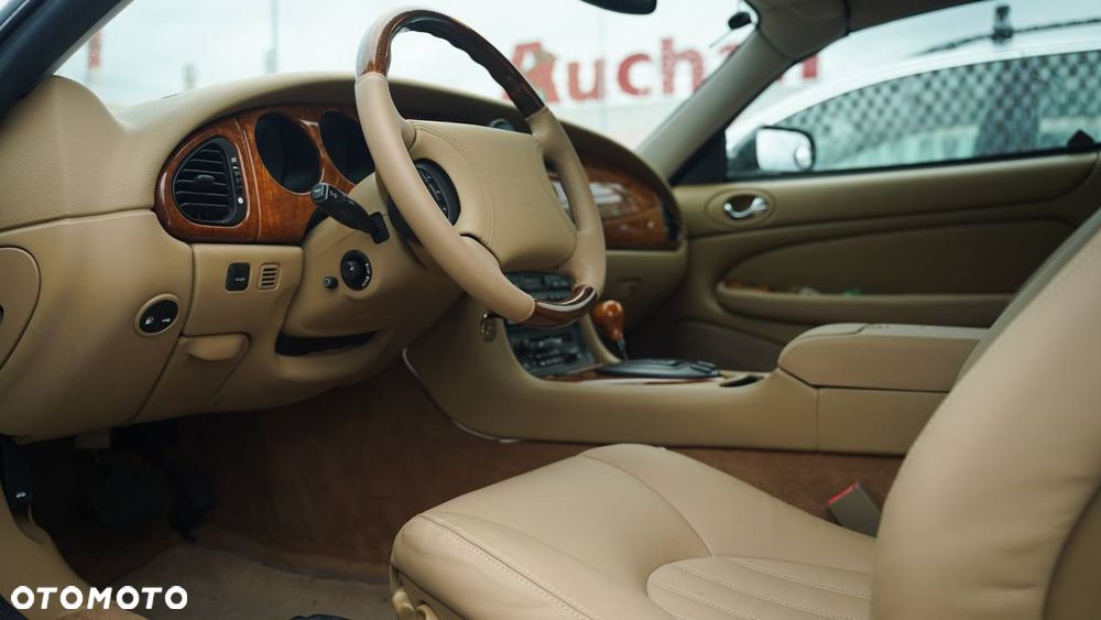 Jaguar XK8 - 9