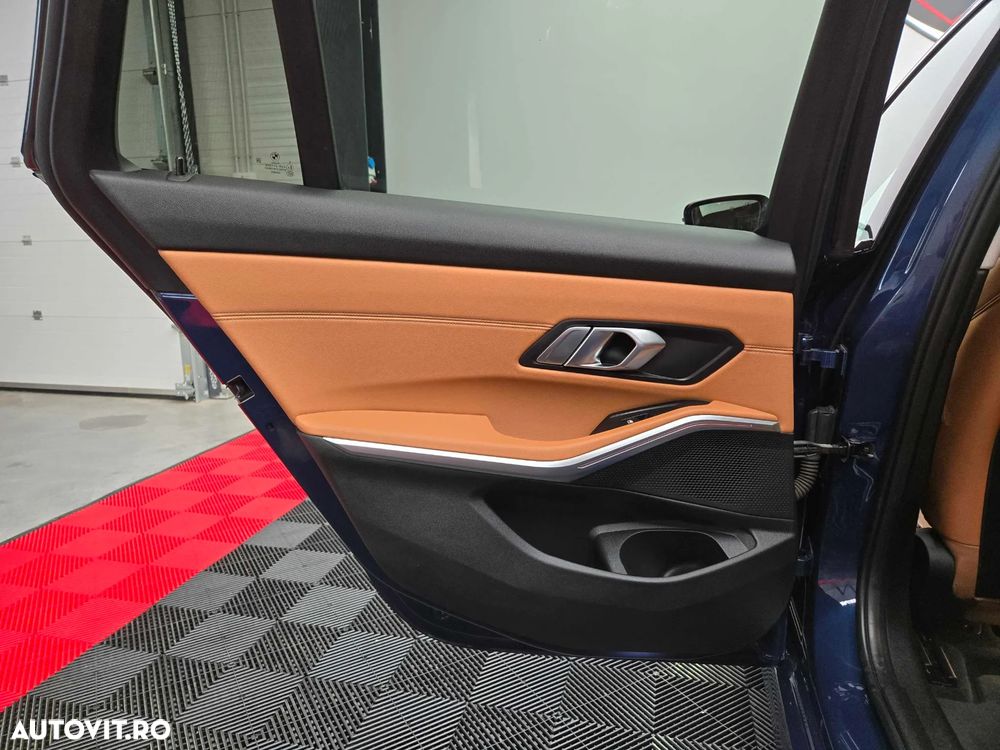 BMW Seria 3 320d Touring Aut. Sport Line - 24