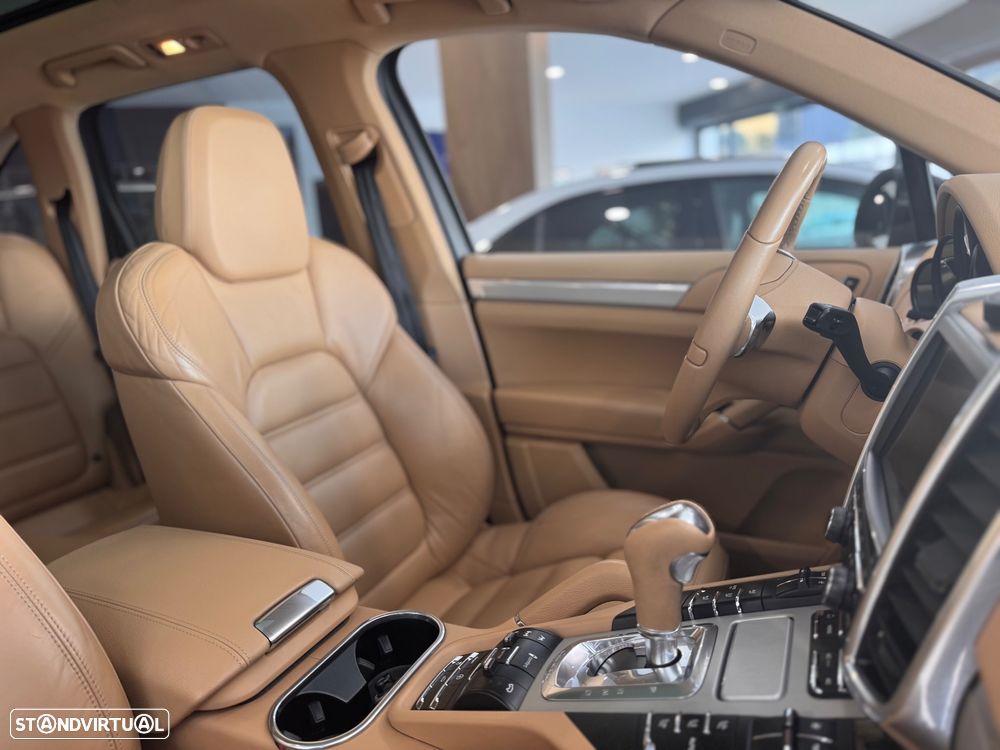 Porsche Cayenne - 14