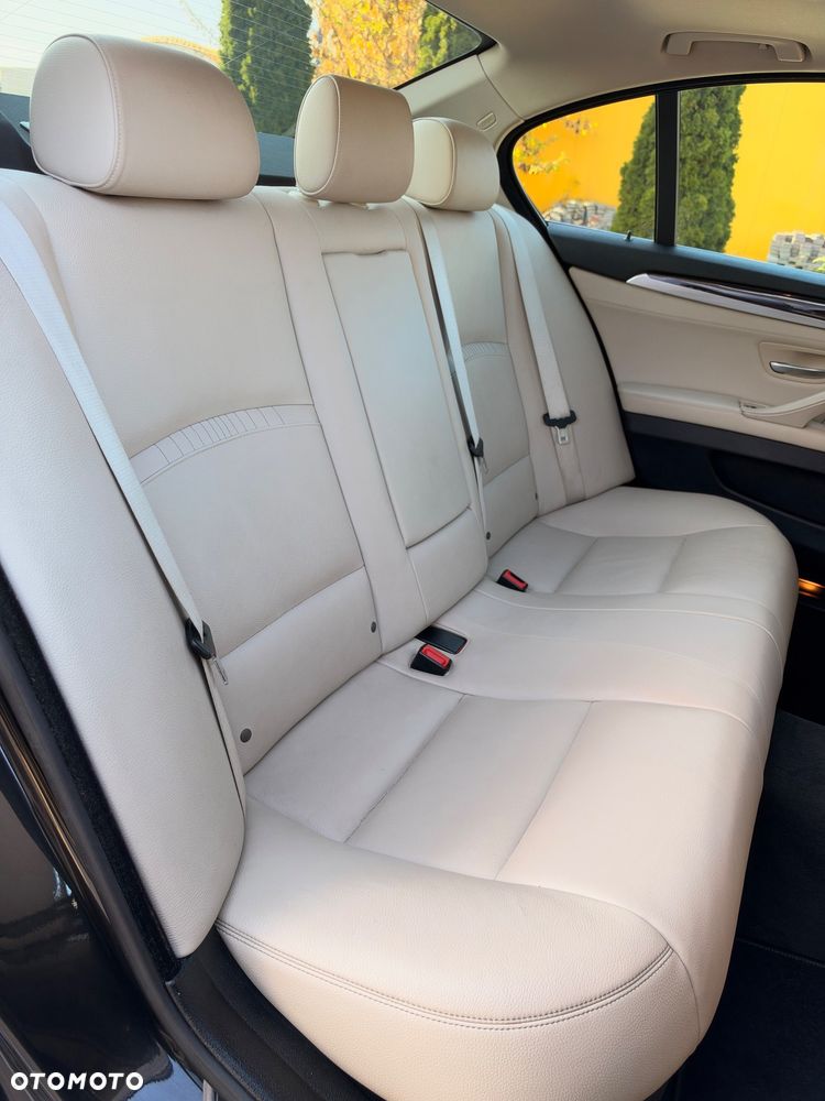 BMW Seria 5 530d xDrive Luxury Line - 38