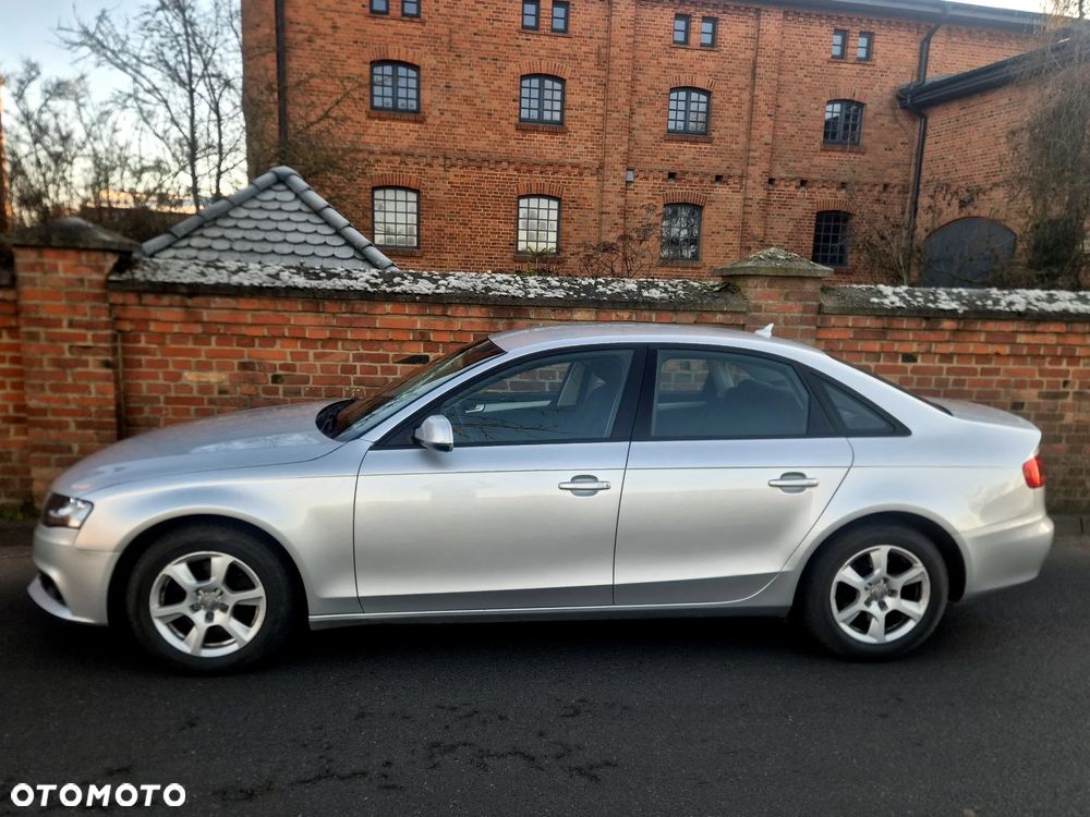 Audi A4 Limousine - 1