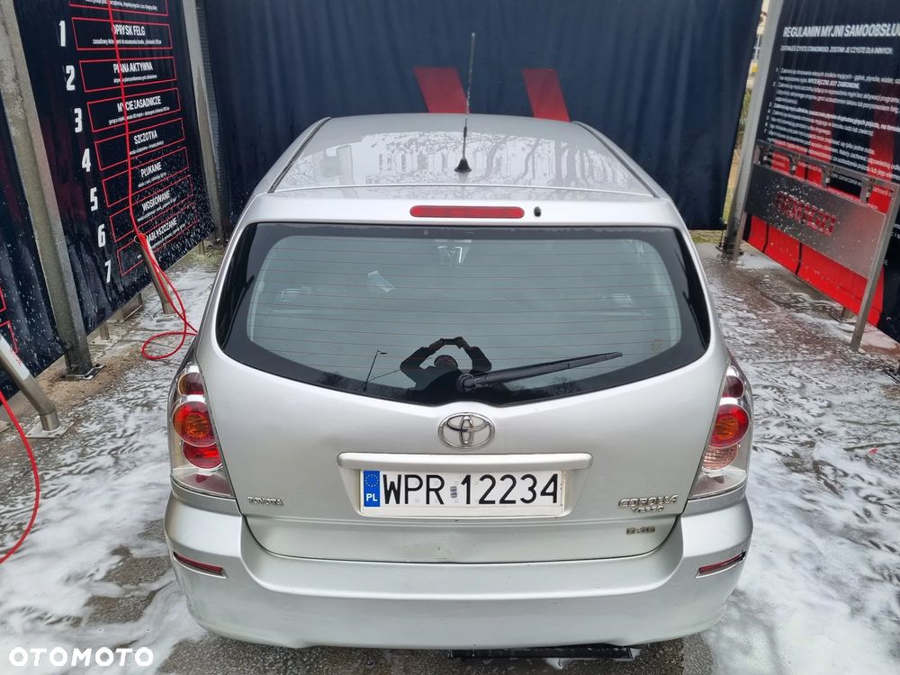 Toyota Corolla Verso 2.2 D-4D - 4