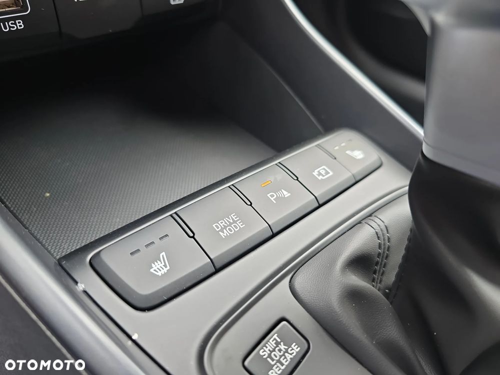 Hyundai Bayon 1.0 T-GDI Smart Black DCT - 18