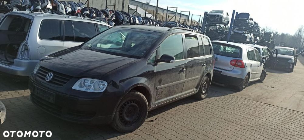 Touran z silnikiem 1,9TDI 100 KM AVQ ze skrzynia manualna 6 biegową  FYG lakier LC9Z części - 1