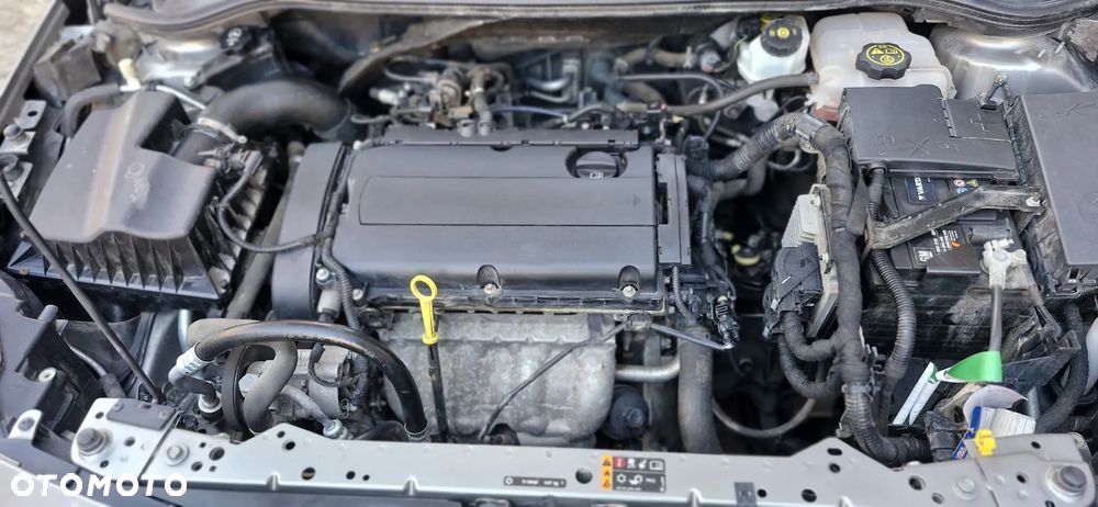 Opel Astra IV 1.6 Cosmo - 36