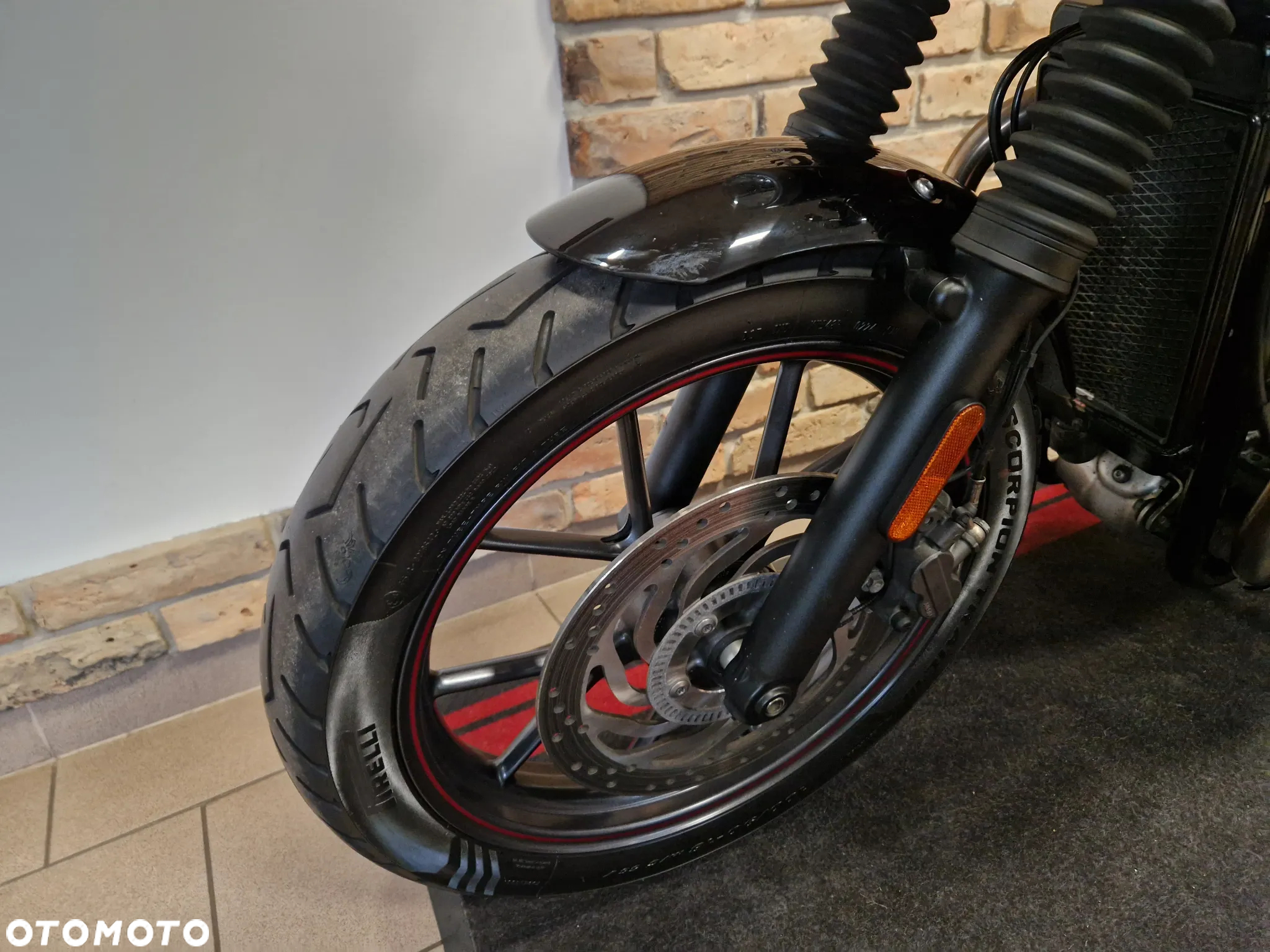 Triumph Street Twin - 18