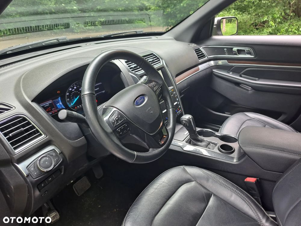Ford Explorer - 16