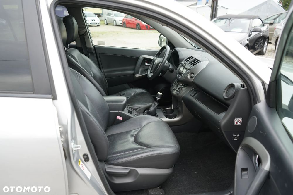 Toyota RAV4 2.0 VVT-i Premium - 19