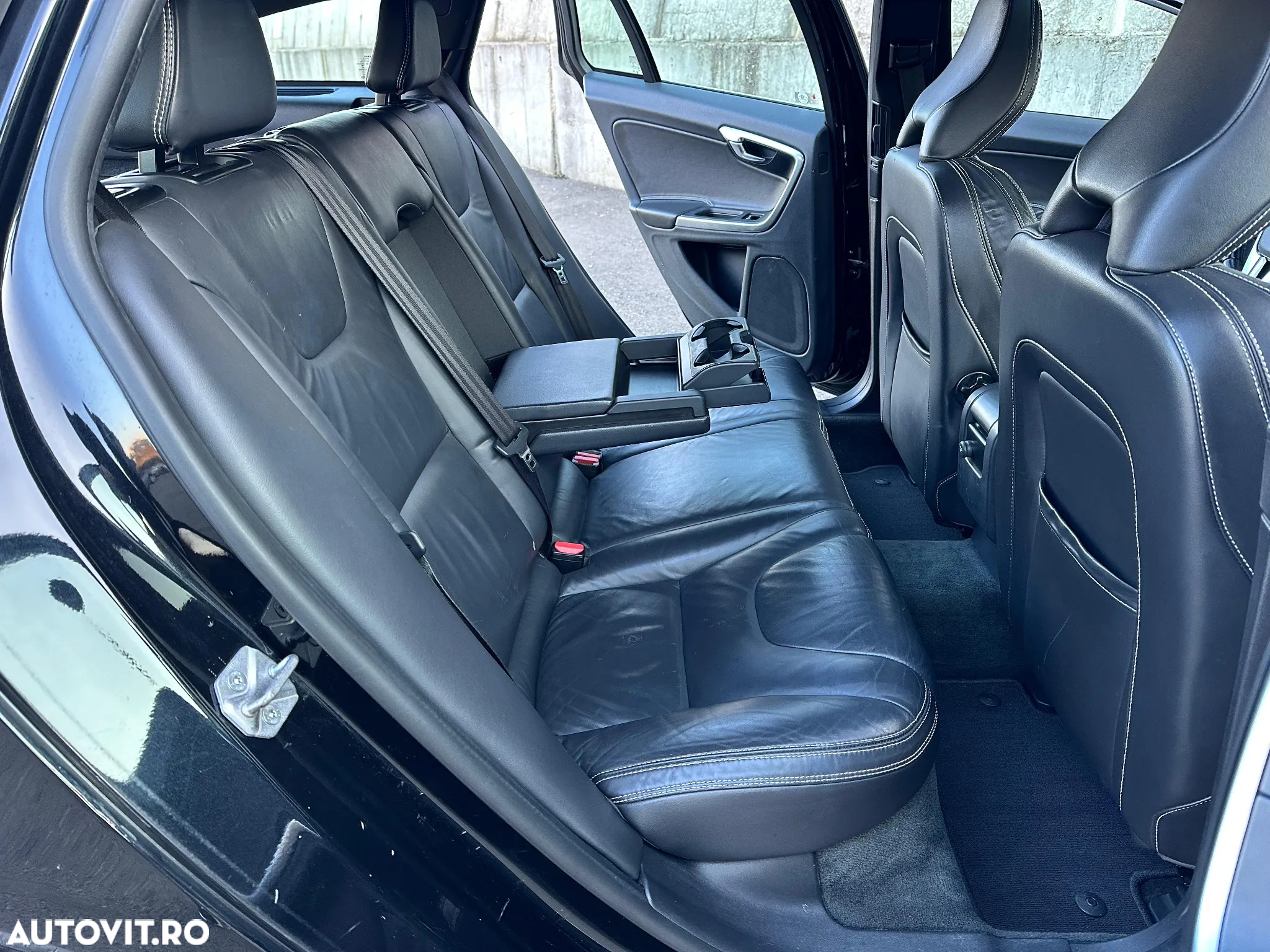 Volvo V60 D6 Plug-In-Hybrid AWD Geartronic Summum - 17