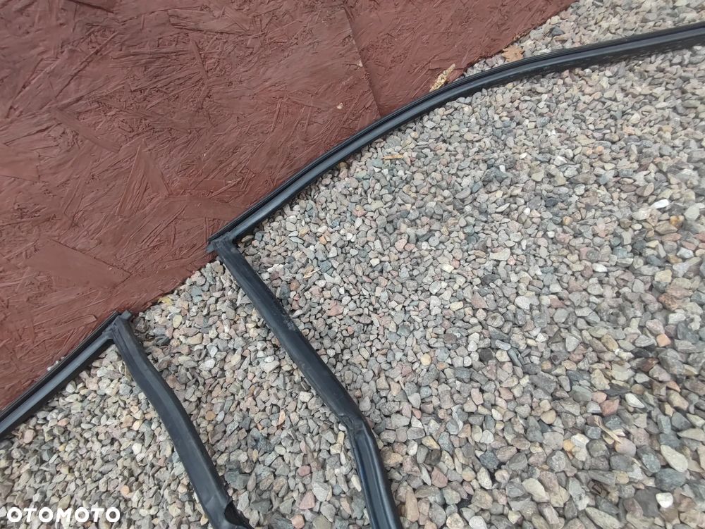 BMW E46 COUPE ORYGINALNE CZARNE USZCZELKI DRZWI LEWA / PRAWA ( USZCZELKA LEWA / PRAWA DRZWI )  PODGRZEWANE EUROPA O NR. 51 71 7 161 687 / 51 71 7 161 688 OEM - 10