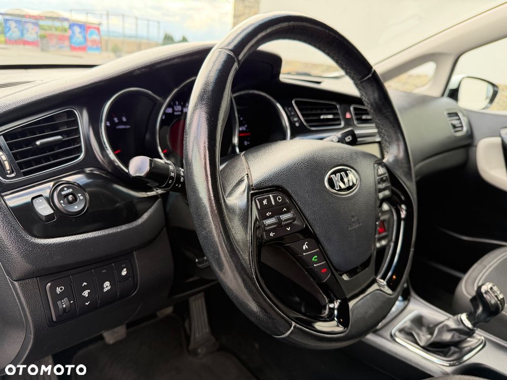 Kia Ceed - 21