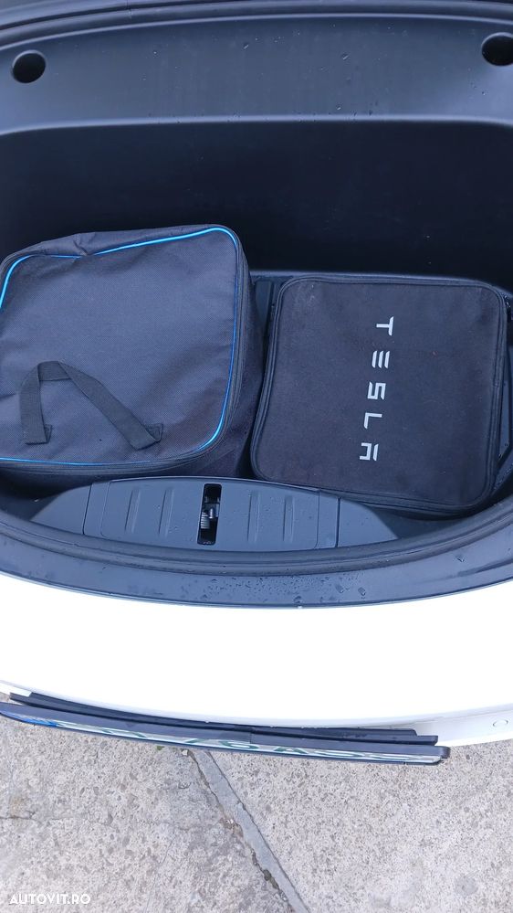 Tesla Model 3 - 6