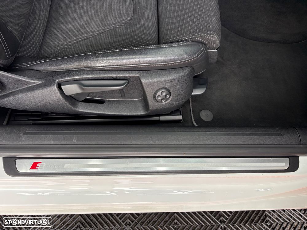 Audi A5 2.0 TDI Multitronic S-line - 42