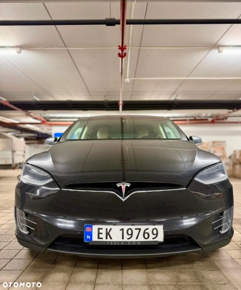 Tesla Model X - 2