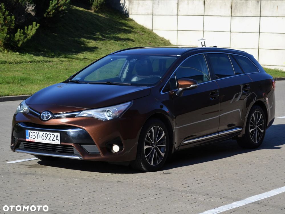 Toyota Avensis Combi 1.8 Executive - 1