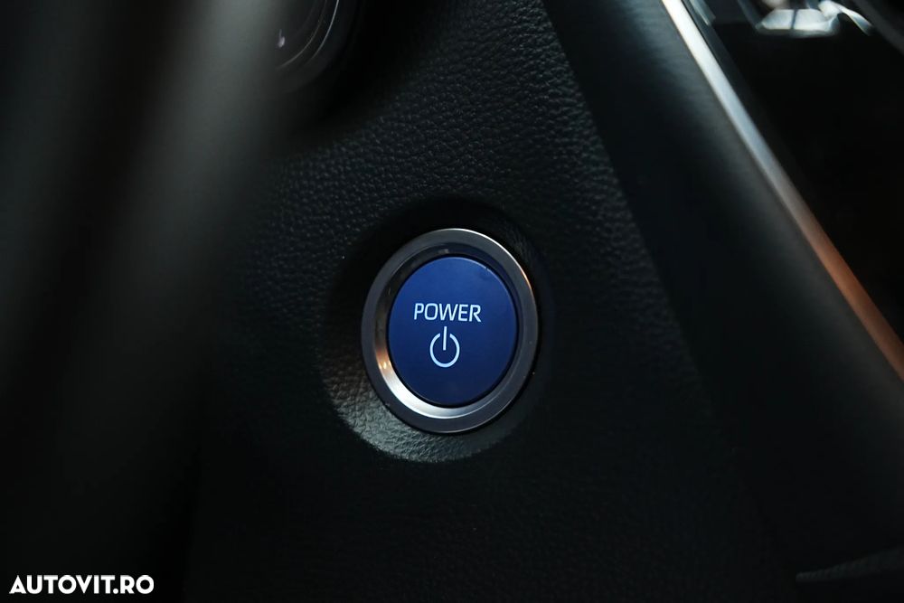 Toyota Corolla 1.8 HSD Business - 25